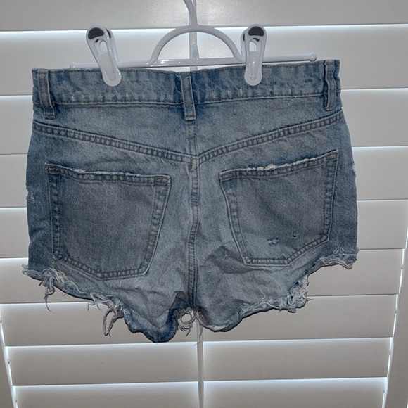 Zara Ripped Denim Shorts Size 4 - Picture 3 of 3